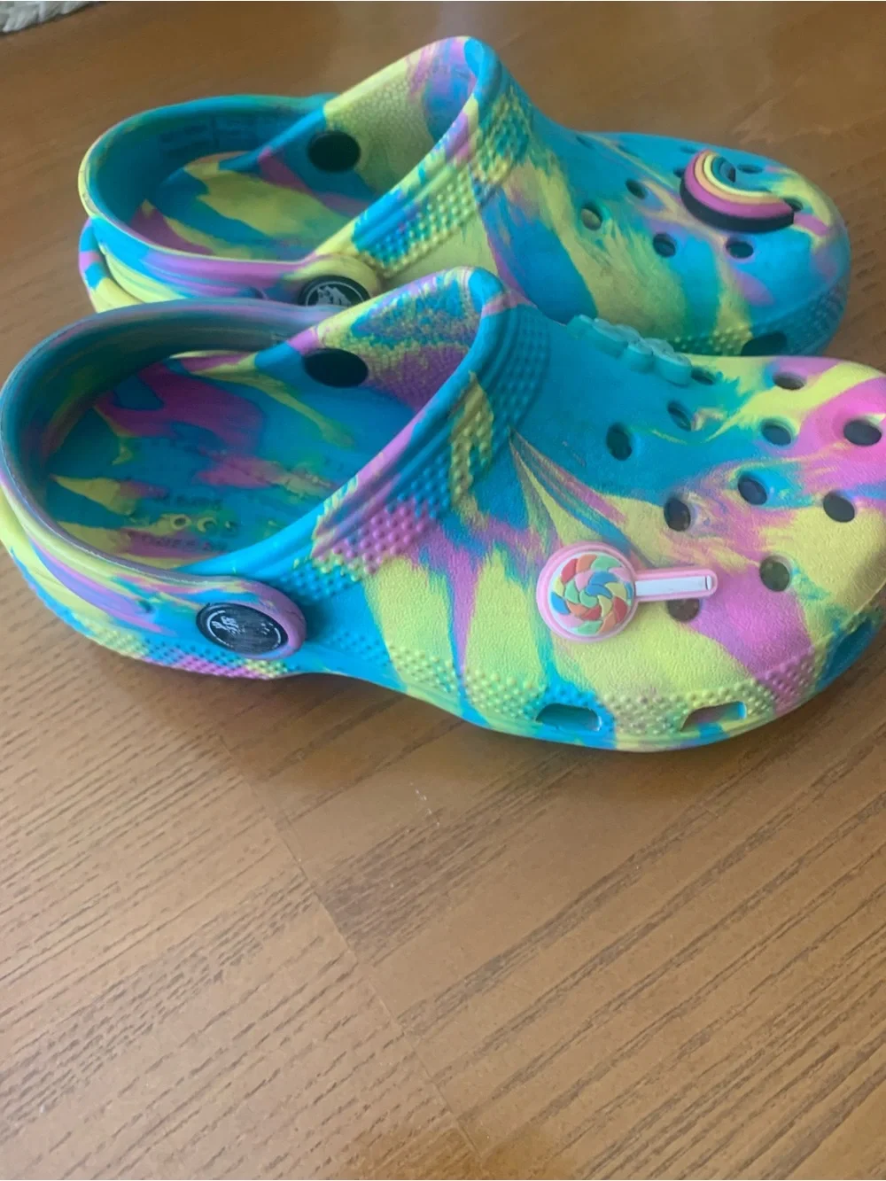 CROCS colorful tie